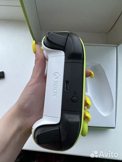 Геймпад беспроводной Microsoft Xbox Electric Volt