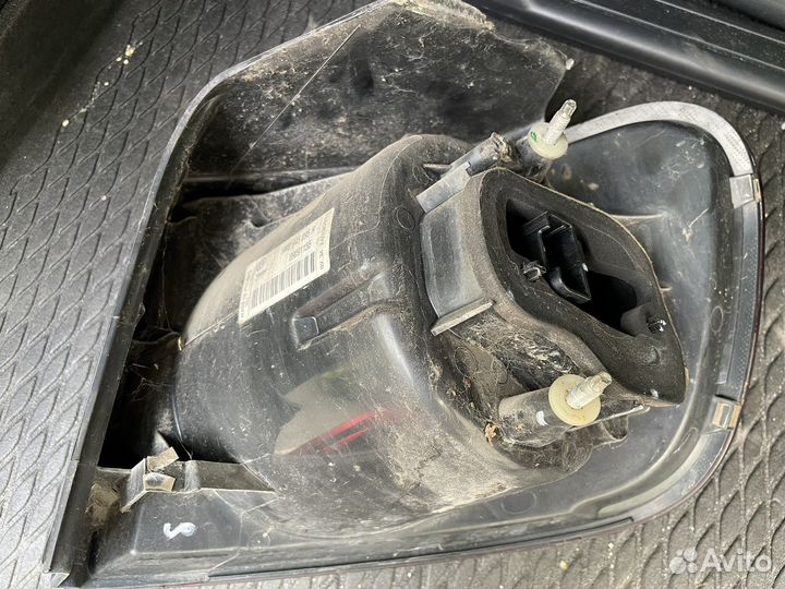 Фонарь задний левый volkswagen golf plus