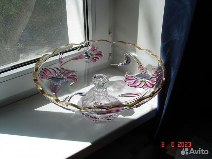 Ваза стеклянная на ножке для торта и фруктов