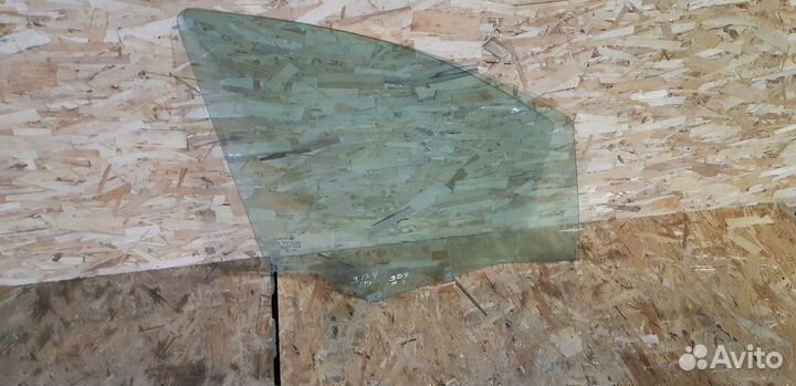 Стекло двери передней правой Peugeot 307 I (2001–2