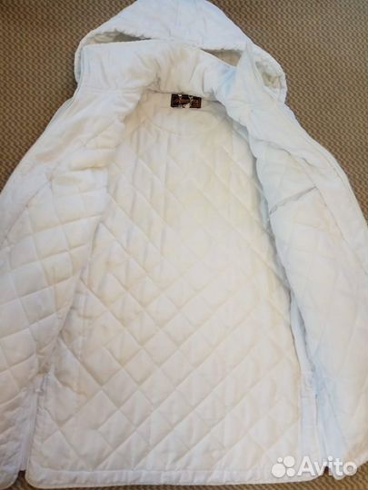 Белая куртка. Демисезон. Размер 46-48