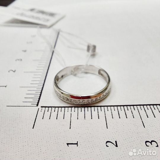 Золотое обручальное кольцо с камнем 17р