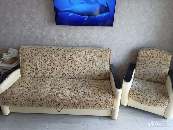 Диваны и кресло б/у