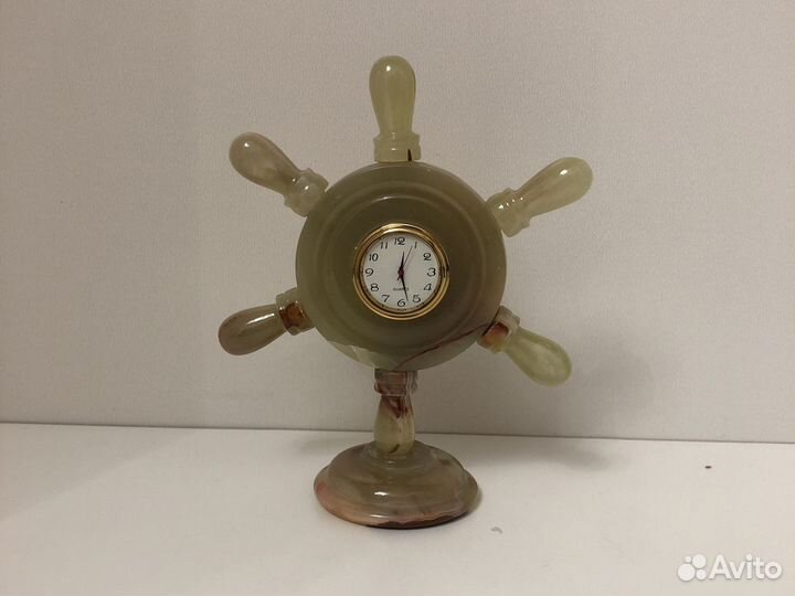 Настольные часы из оникса