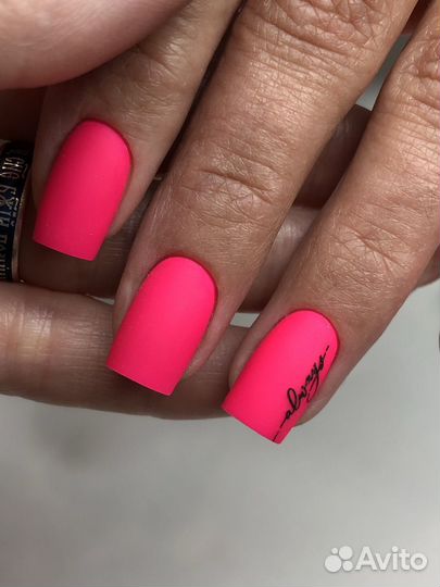 Модель на маникюр