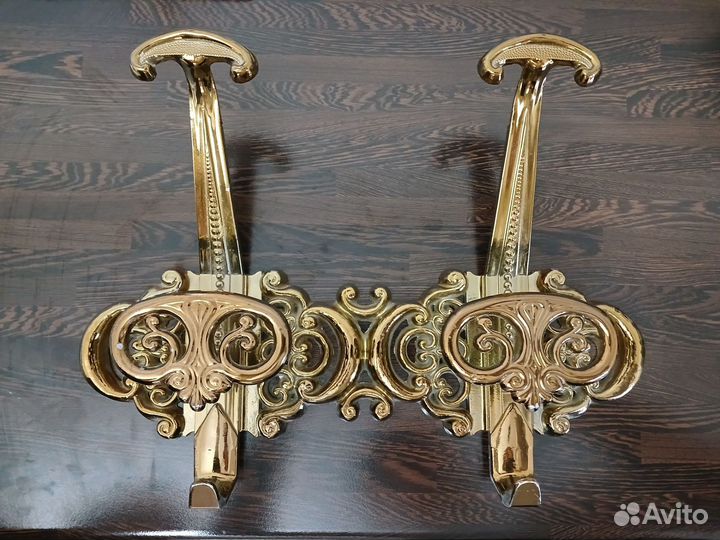 Вешалка для одежды настенная