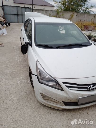 Hyundai Solaris 1.4 МТ, 2015, битый, 135 000 км