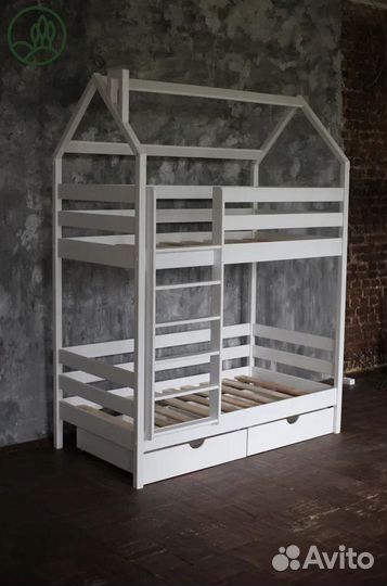 Детская кровать двухъярусная домик из массива