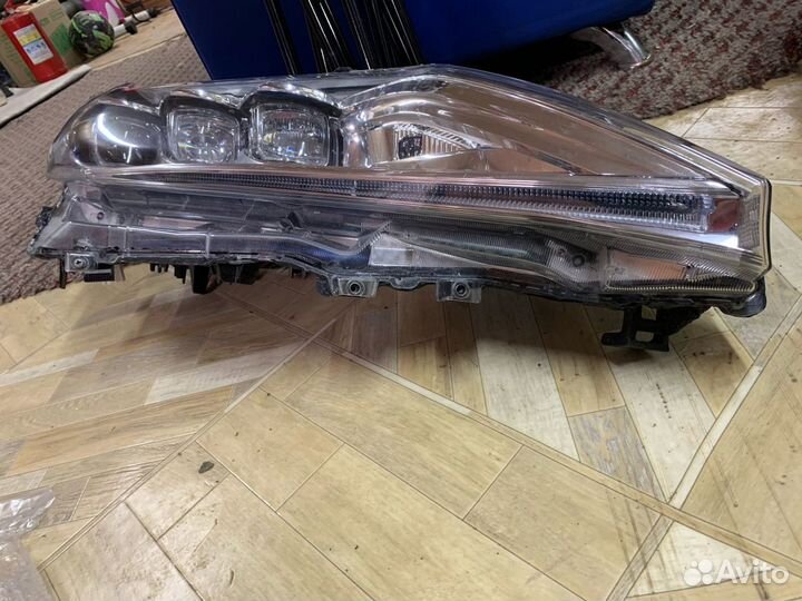 Toyota harrier фара