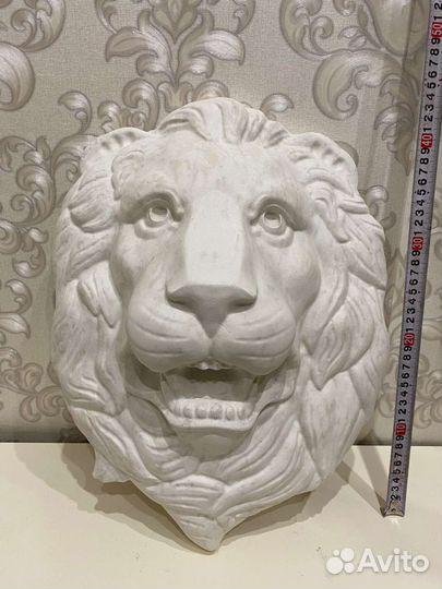 Лев из гипса