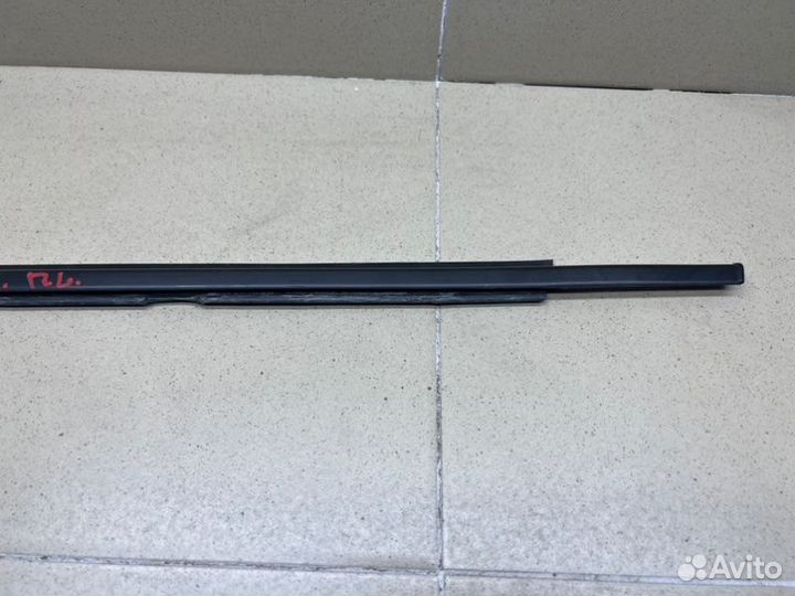 Накладка стекла переднего левого Suzuki Sx4 седан