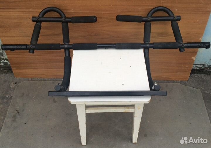 Турник настенный