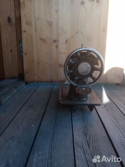 Швейная машинка Зингер