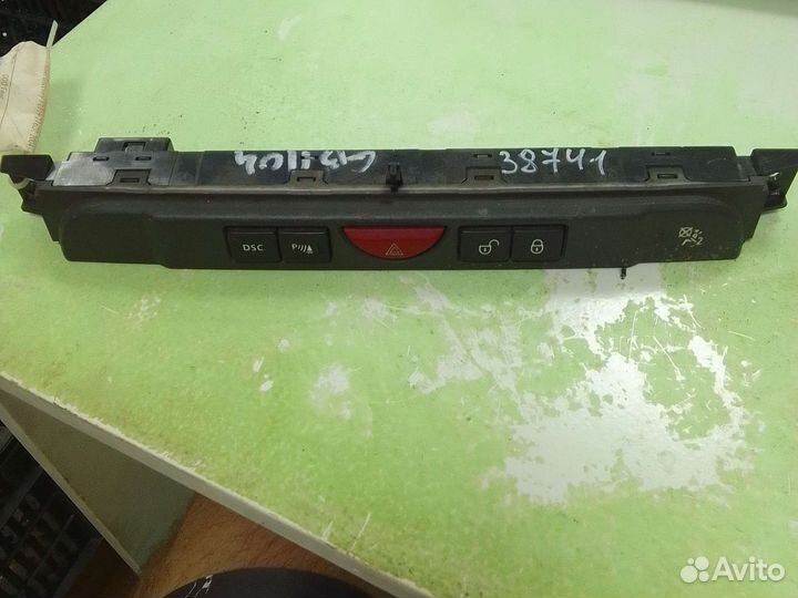 Кнопка аварийной сигнализации Land Rover Discovery