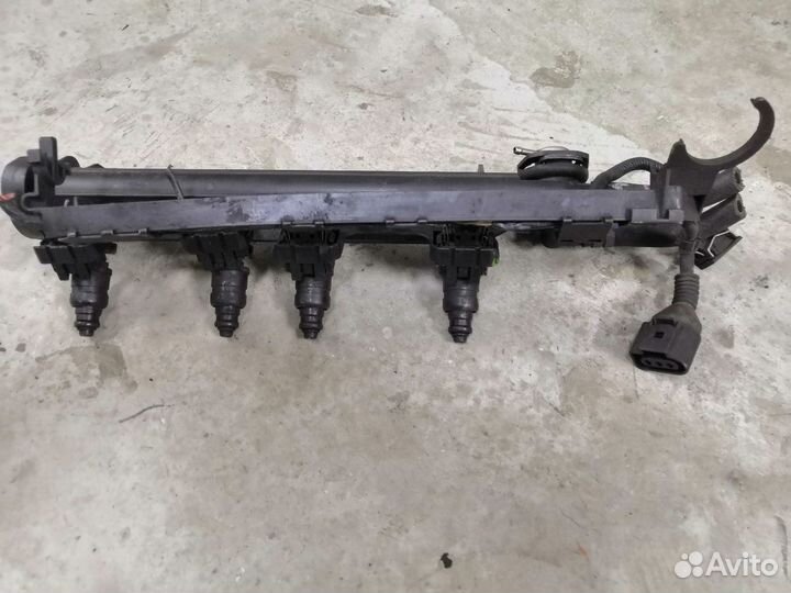 Форсунка топливная Volkswagen Passat B3 B4 Golf 3