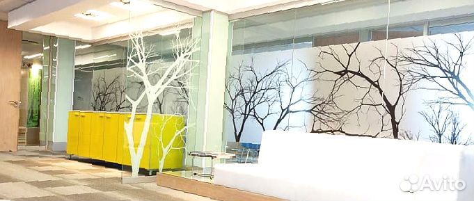Фотопечать на стеклянной перегородке