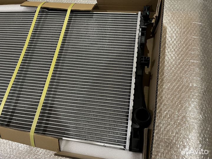 Радиатор охлаждения Mercedes W205 W213 GLC X253
