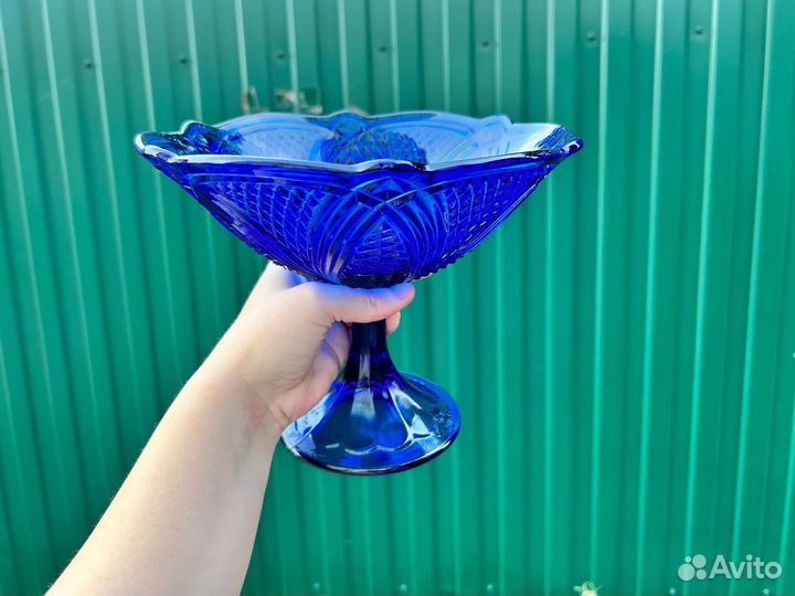 Синяя ваза на ножке СССР кобальт