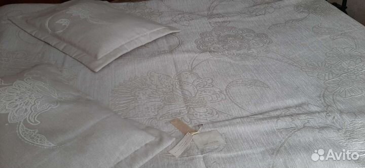 Покрывало на кровать новое