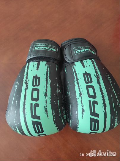 Боксерские перчатки 10oz + шлем