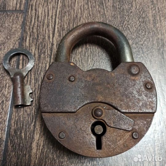 Замок гаражный накладной