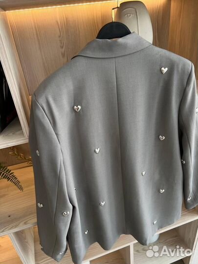 Трендовый женский пиджак (мода 2025)