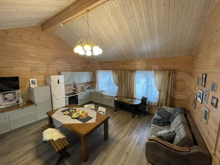Коттедж 300 м² на участке 20 сот.