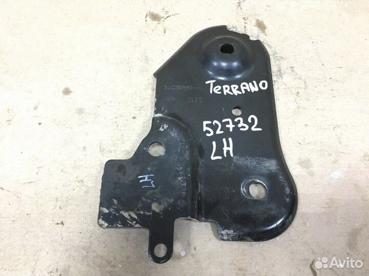 Кронштейн подрамника левый Nissan Terrano 3 D10