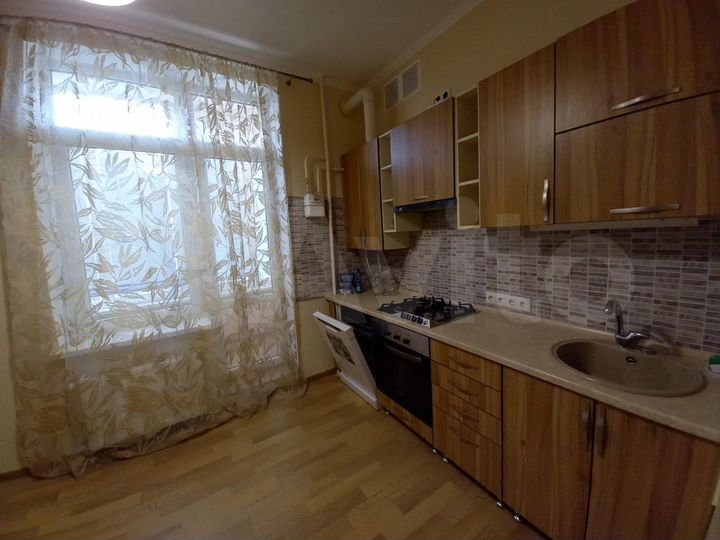 3-к. квартира, 80 м², 3/6 эт.