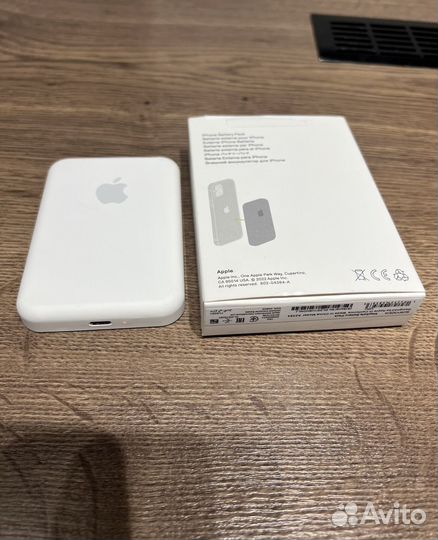 Повербанк с беспроводной зарядкой apple