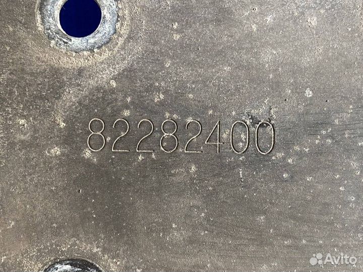 Кронштейн спойлера Volvo FH4 82282400