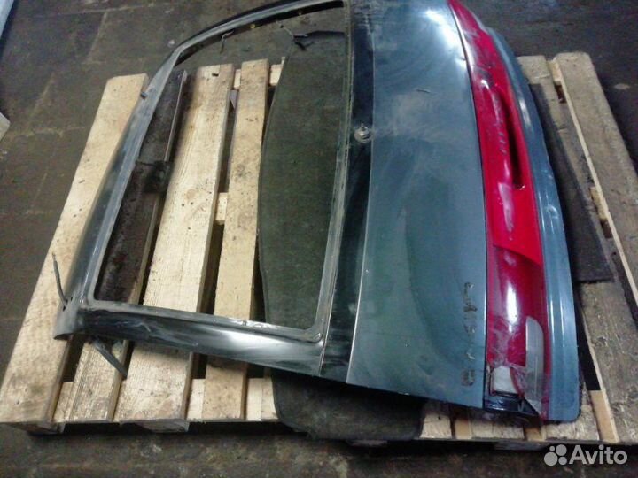 Крышка багажника задняя Toyota Estima Lucida