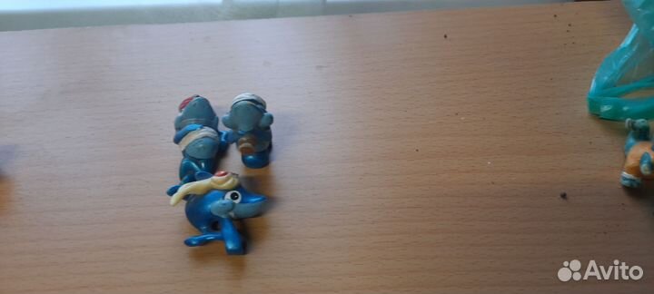 Продаються ретро игрушки из киндора 2000х годов