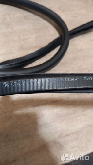 Уплотнитель проёма передней двери Skoda Octavia a5