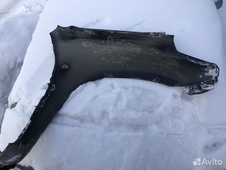 Крыло переднее левое Rav4 00-05