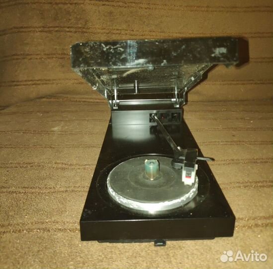 Портативный проигрыватель винила Sanyo