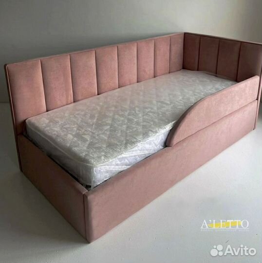 Детская кровать с мягкими бортиками