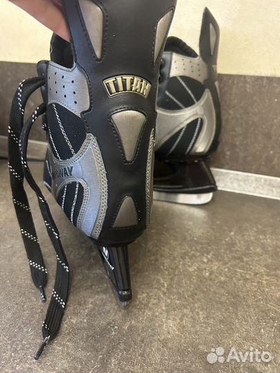 Коньки хоккейные