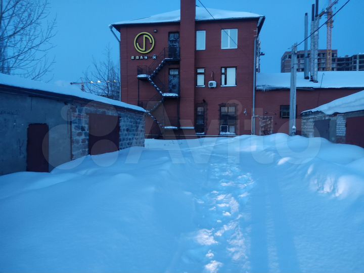 Гараж, > 30 м²