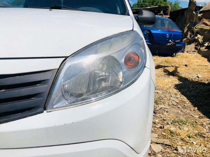 Передний бампер в сборе Renault sandero 1