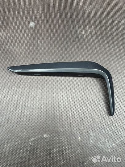 Решетка переднего бампера левая в сборе