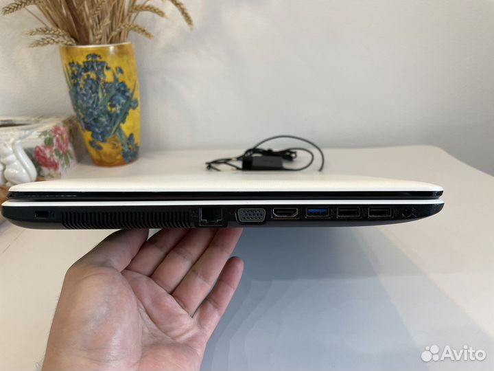 Ноутбук Asus 17