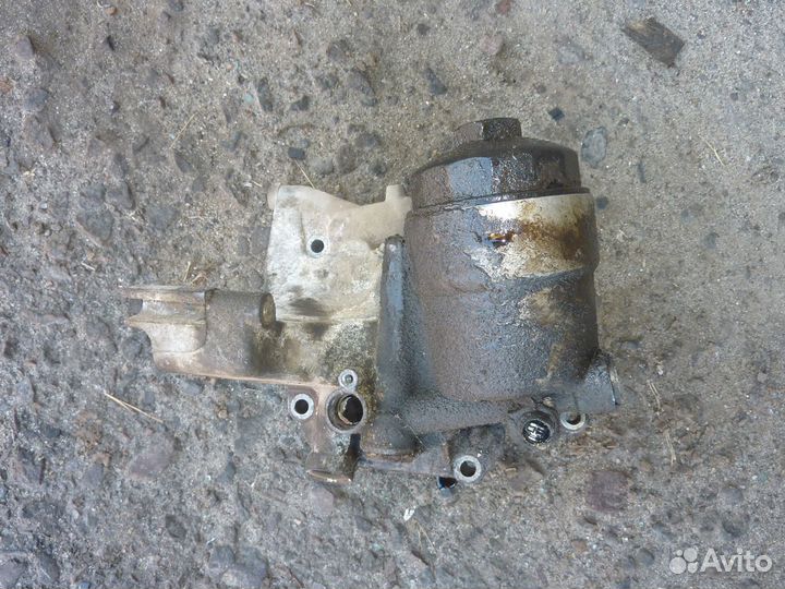 Корпус масляного фильтра Audi A8 D2 4.2