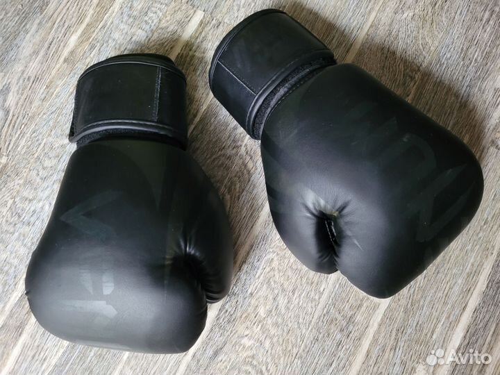 Шлем для бокса, перчатки, накладки, борцовки