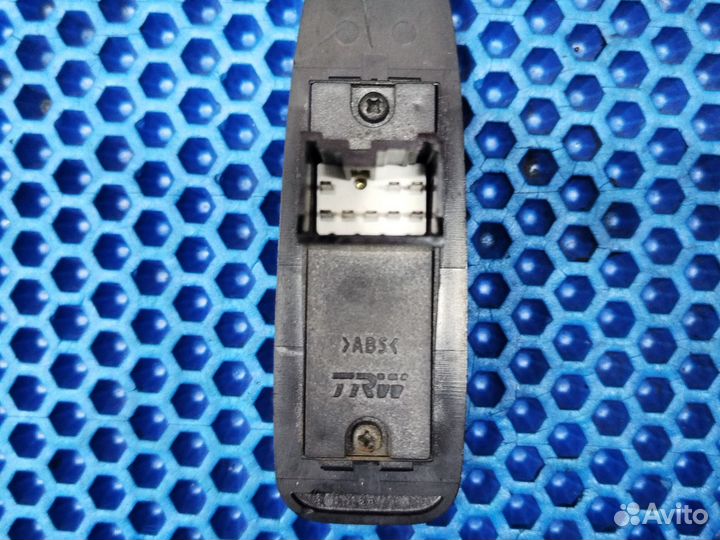 Кнопка стеклоподъемника Mitsubishi carisma рест