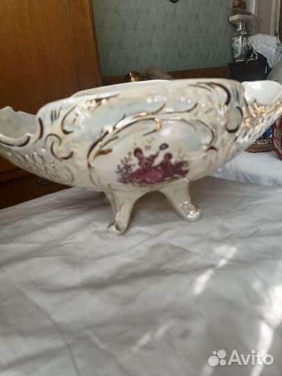 Ваза для фруктов на ножке