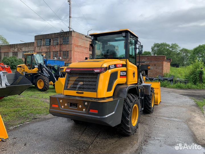 Фронтальный погрузчик BIZON 925, 2024