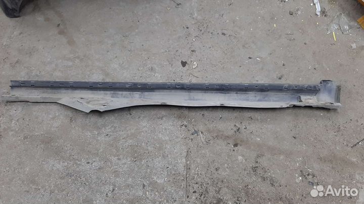 Порог пластиковый левый Passat B5