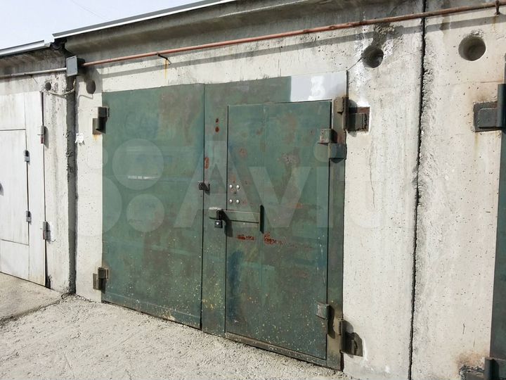 Гараж, > 30 м²