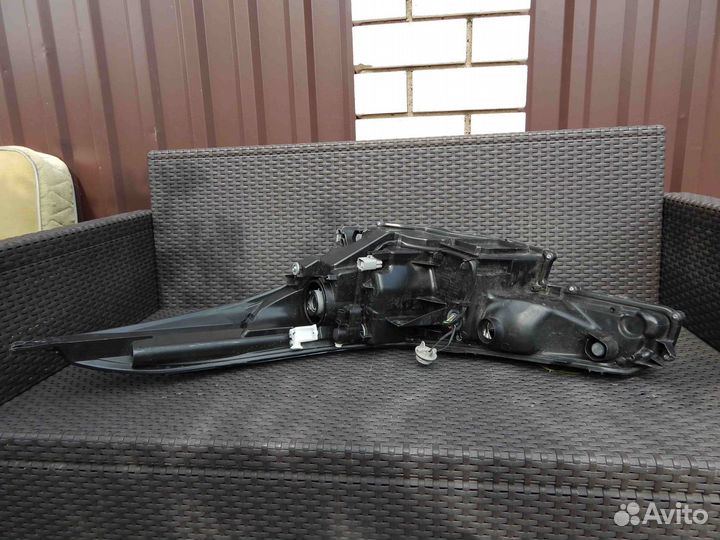 Фара правая Toyota C-HR 1 поколение (2016-2019)